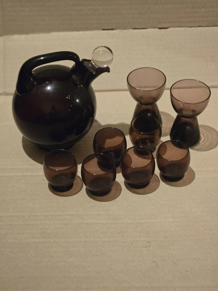 Decantador de ametista vintage Cambridge 7" com cortiça de vidro, 6 copos e 2 taças - Imagem 2 de 2