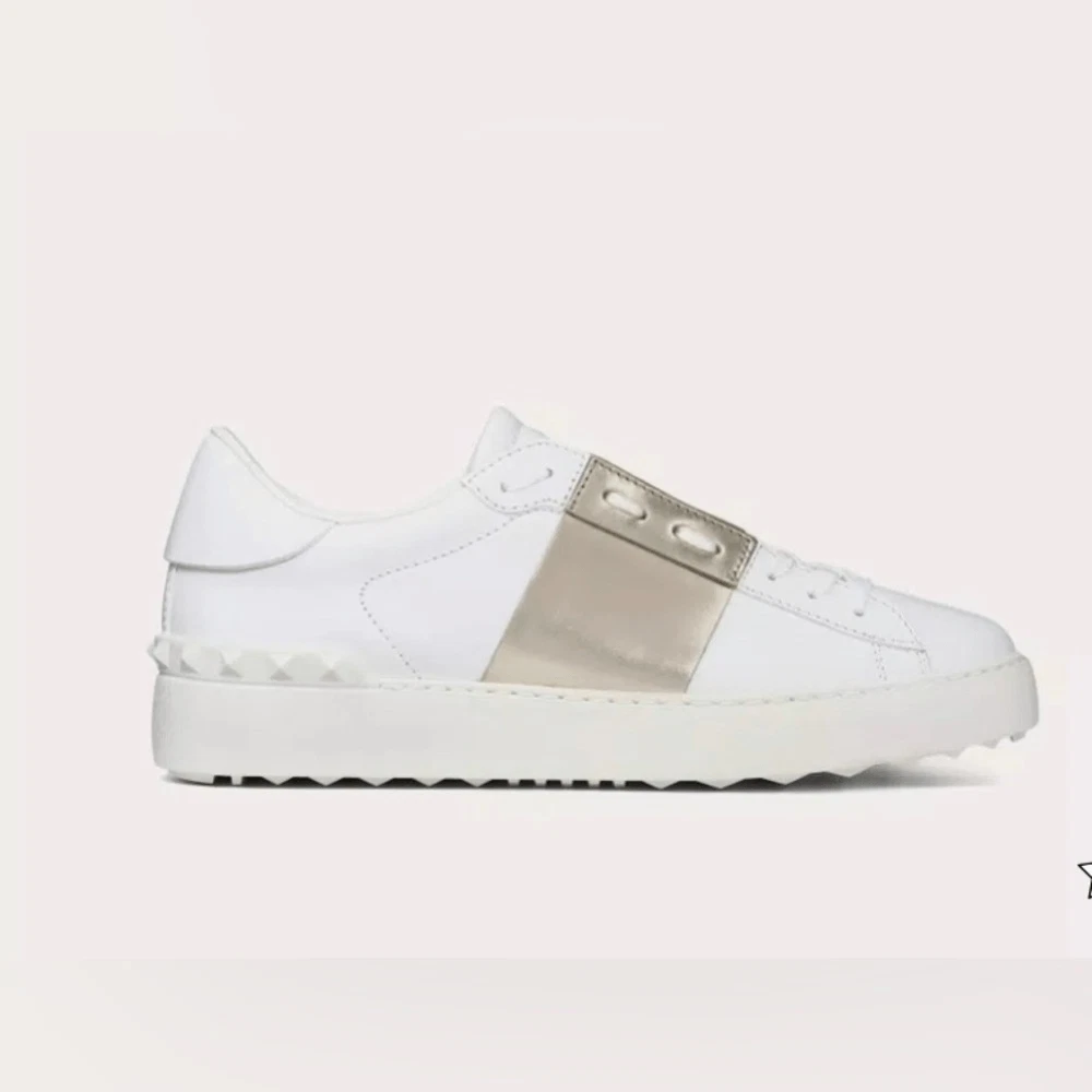 Open valentino store