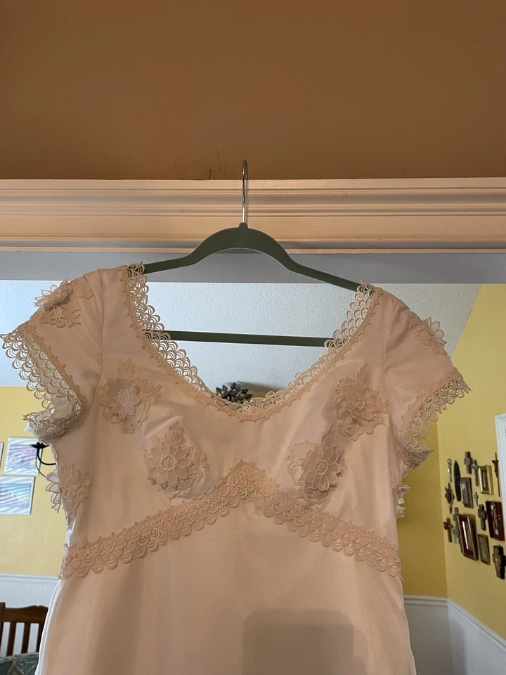 Vestido de novia vintage William Cahill manga gorra tren encaje velo imperio pequeño Foto 2 de 4