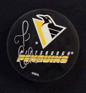 MARIO LEMIEUX AUTOGRAPH HOCKEY PUCK PENGUINS NHL HOCKEY AUTO SIGNED PUCK