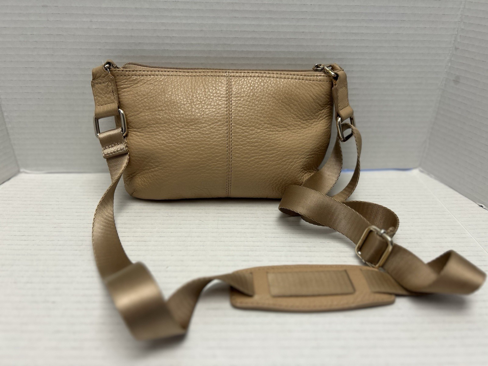 Calvin Klein Genuine 100% Pebbled Leather Small Beige Zip Crossbody Purse Logo thumbnail 2