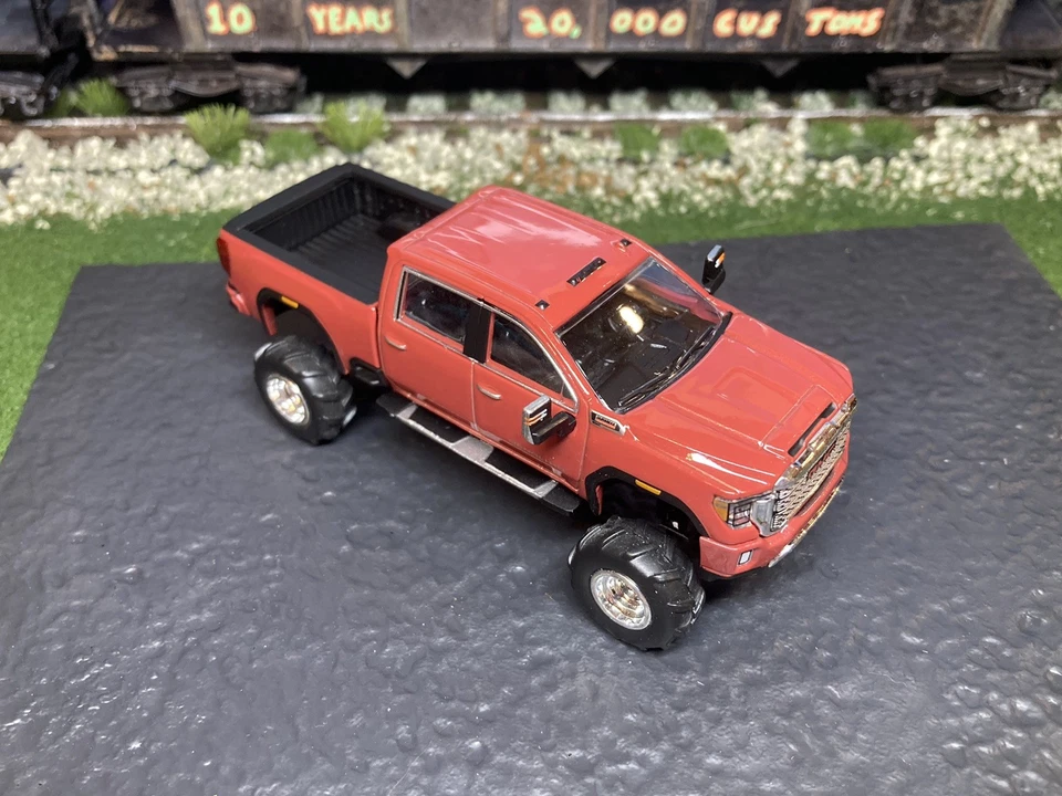 2022 GMC Sierra 2500 HD Lifted 4x4 Truck 1/64 Diecast Custom Duramax Greenlight - Image 2 of 4