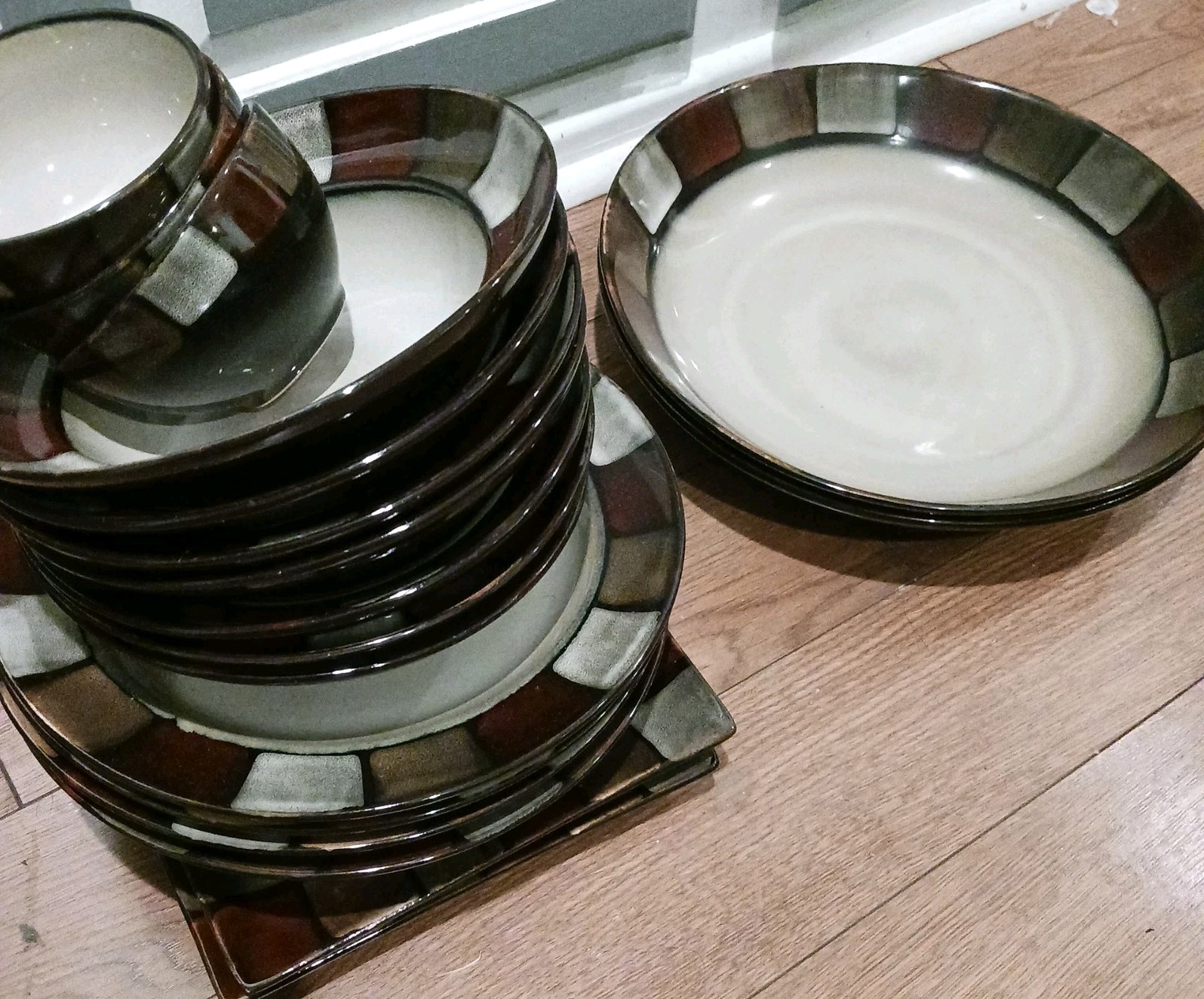 Of 18  Pfaltzgraff Taos  Dinner Plates Brown Grey Color Bloc