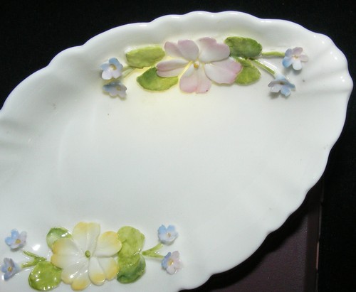 ** England COALPORT Bone China Applied Flowers 5"x3" Trinket Dish ** - Picture 3 of 6