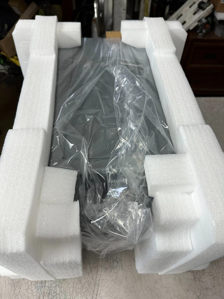 PX6C010000001030 - INTERMEC PX6i 300DPI, Serial/USB/Eth, Self Strip Printer. NEW - Image 3 of 4