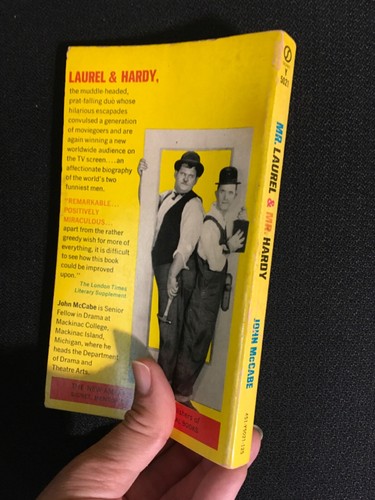 MR. LAUREL & MR. HARDY by John McCabe with 32 pages of Photos 1966 Signet PB VG - Picture 5 of 5