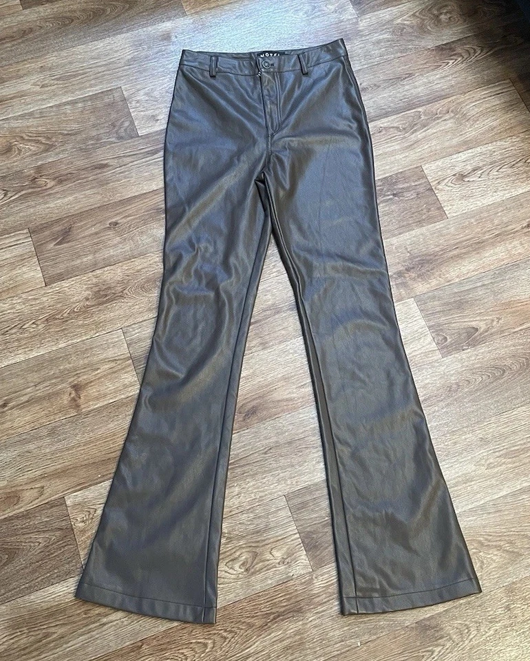 Pantalones acampanados Motel de cuero marrón cintura alta XS Foto 2 de 4