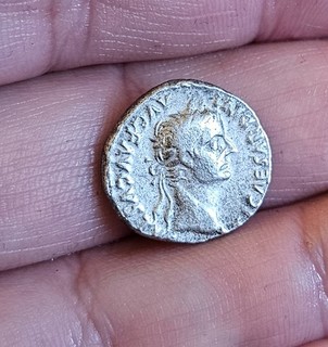 Antica moneta ROMANA in argento Tiberio. AD 14 37. AR Denarius "Penny omaggio" 3 66 g
