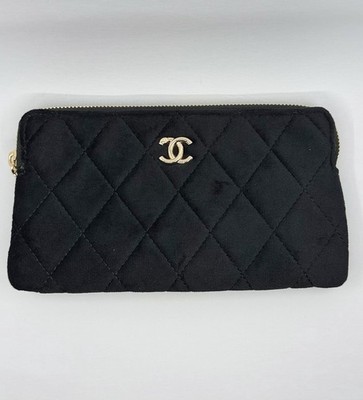 CHANEL Beauty GWP Black Quilted Zipper Pouch Gold CC Logo Cosmetic Bag NEW
