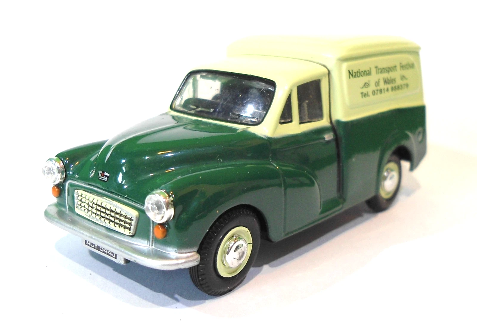 VANS Oxford Diecast 1:43 1960s Morris Minor Welsh Transport Festival Van Edizione Limitata