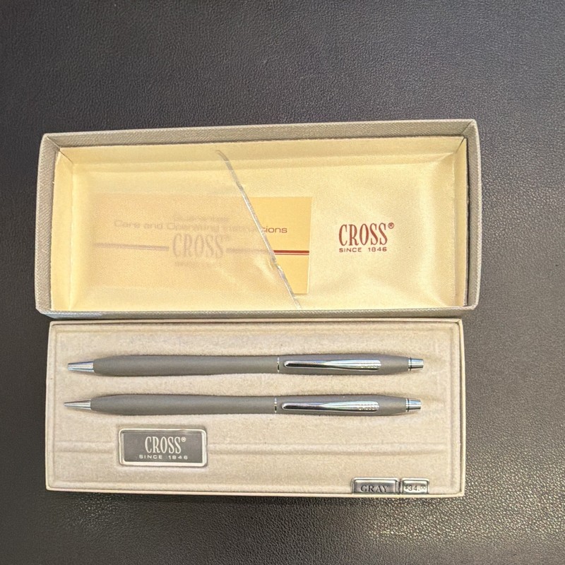 1992 vintage cross pen and pencil set. Gray 2100 light use w/case/instructions