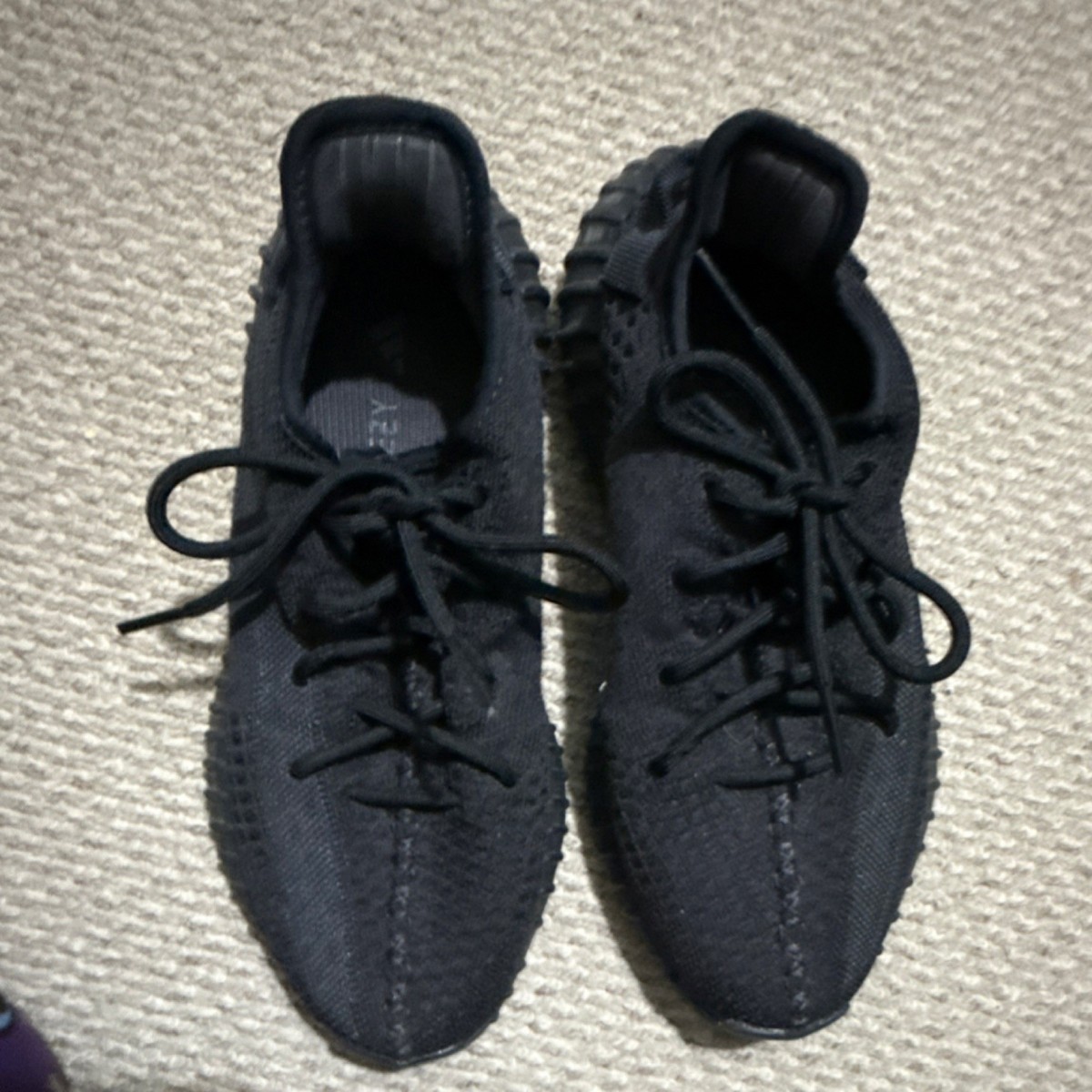 スニーカー YEEZY BOOST 350V2 core black adidas Yeezy Boost 350 V2 Black Men's Athletic Sneakers Lace Up