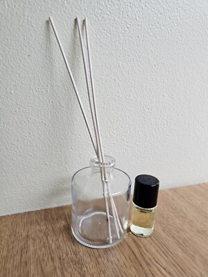 Clear Round bottle With Natural Reeds Plus Patchouli Essential Oil (No Carrier) 