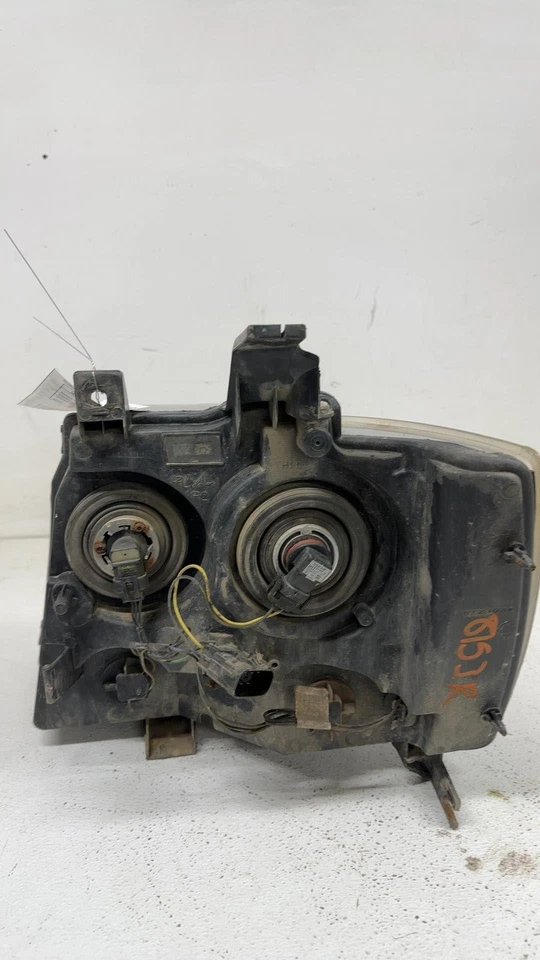 Faro lado pasajero Chevy Tahoe 07 Foto 2 de 4