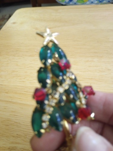 VTG D&E JULIANA Christmas Tree Brooch GREEN NAVETTE CABOCHONS Red Dangles - Picture 14 of 18