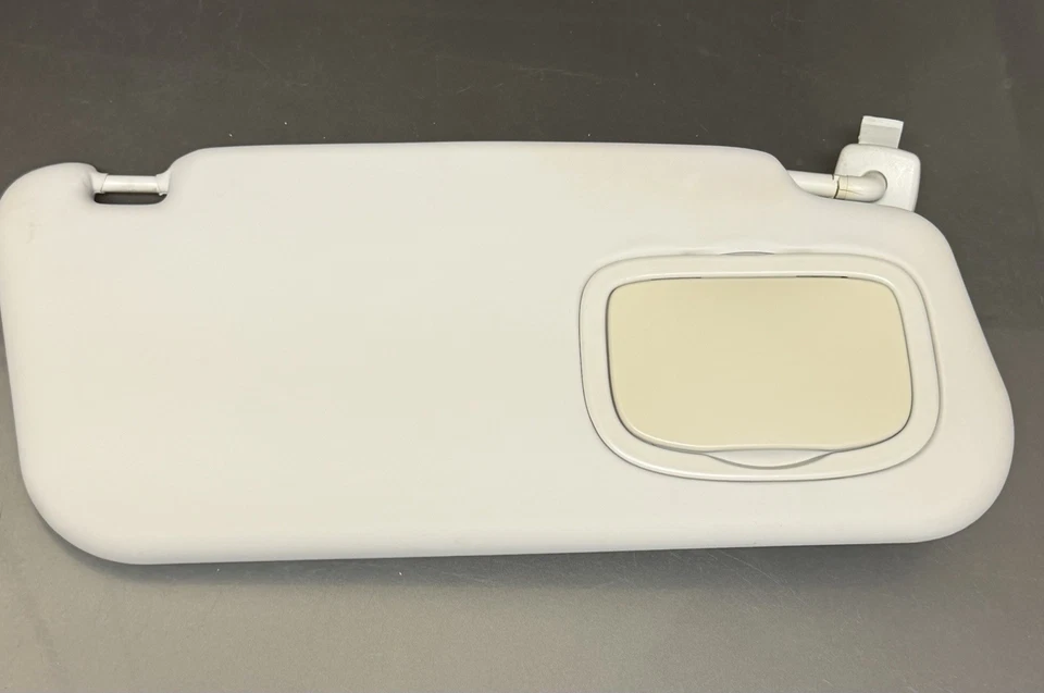 DEFEITO 2014-2017 Fiat 500L passageiro direito viseira solar sombras refletor solar fabricante de equipamento original - Imagem 2 de 4