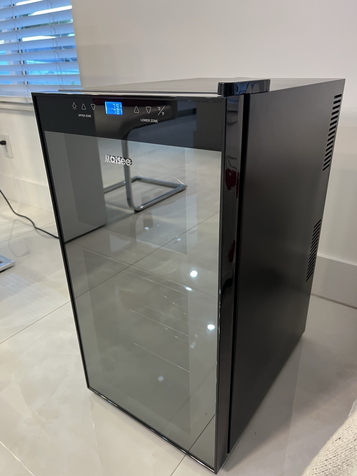 Wine Fridge Cooler Dual Zone 18 Bottles (Maisee Brand). Very Modern / Classy