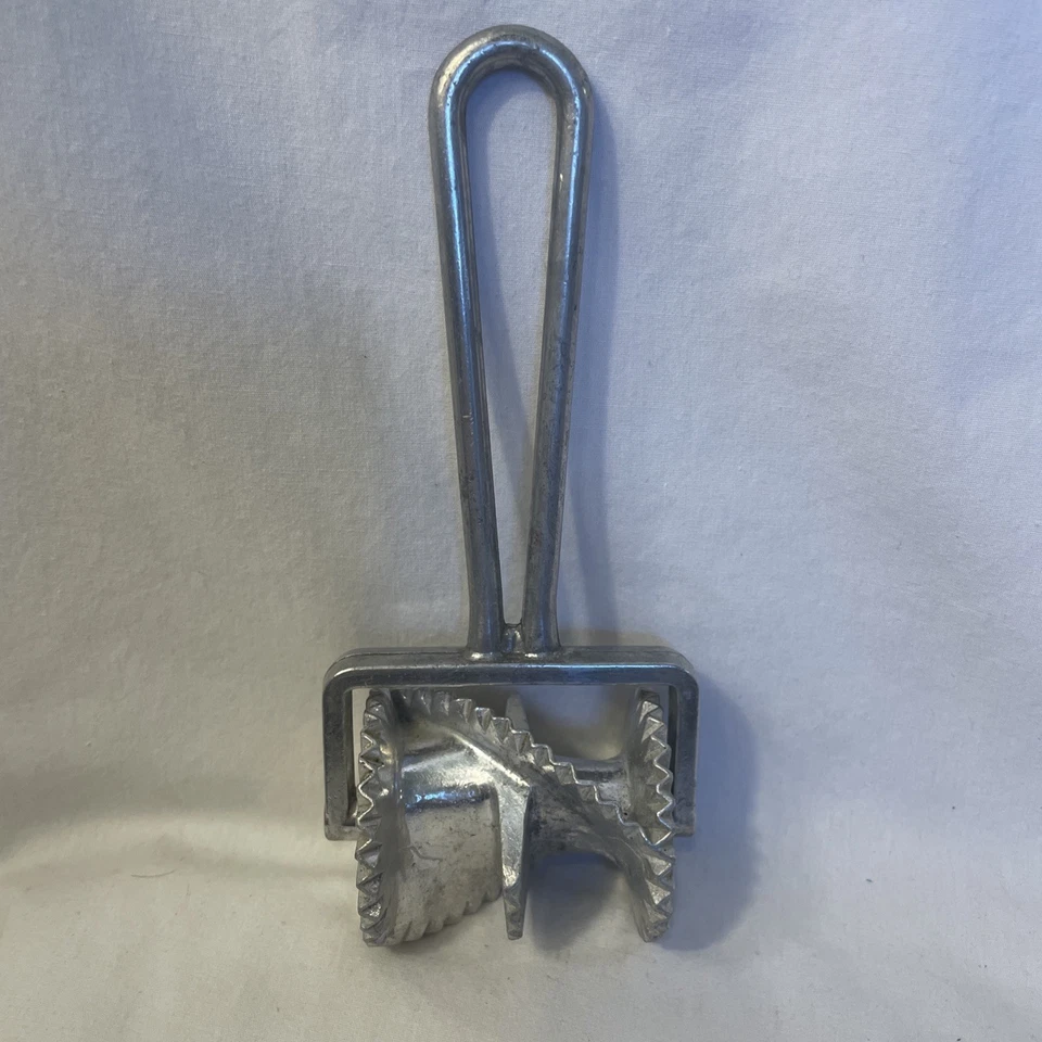 Norpro Seattle Wa Fattigmann Cutter Pastry Roller Cast Aluminum Vintage Used - Image 3 of 4