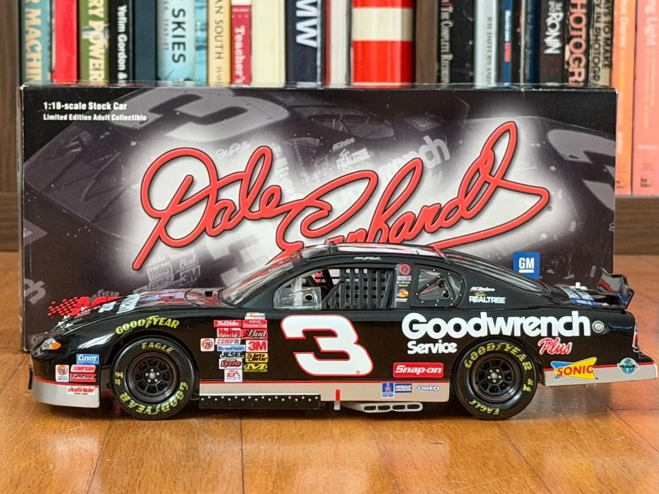 DALE EARNHARDT 2001 Monte Carlo GM Goodwrench Service Plus 1/18 ACTION #3 - Image 4 of 4