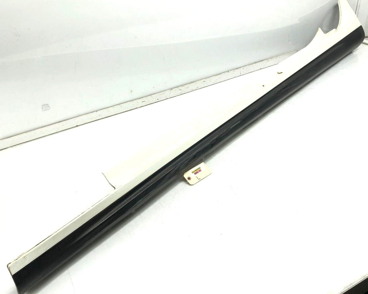 2014-2022 MASERATI GHIBLI LEFT DRIVER SIDE SKIRT ROCKER PANEL OEM BIANCO WHITE.