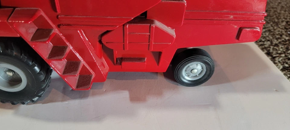 Vintage 1973 Ertl 1:20 Massey Ferguson 760 Combine Grey Rim Circle Air Intake - Image 4 of 4