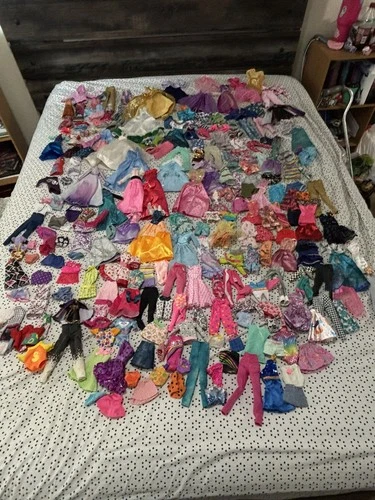 Large Lot Vintage Barbie Doll 226pcs Clothing & 130+ Accessories 1990-2005