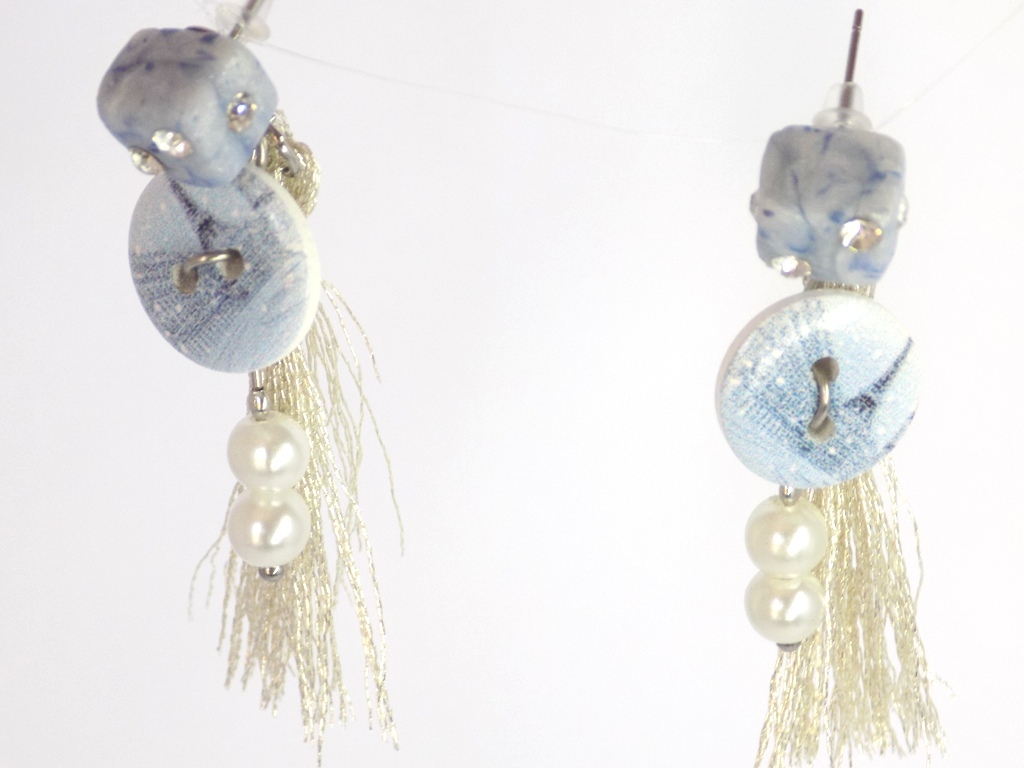 Boucles d'oreilles Tour Eiffel et strass bleu ciel pour vos soirées d'été