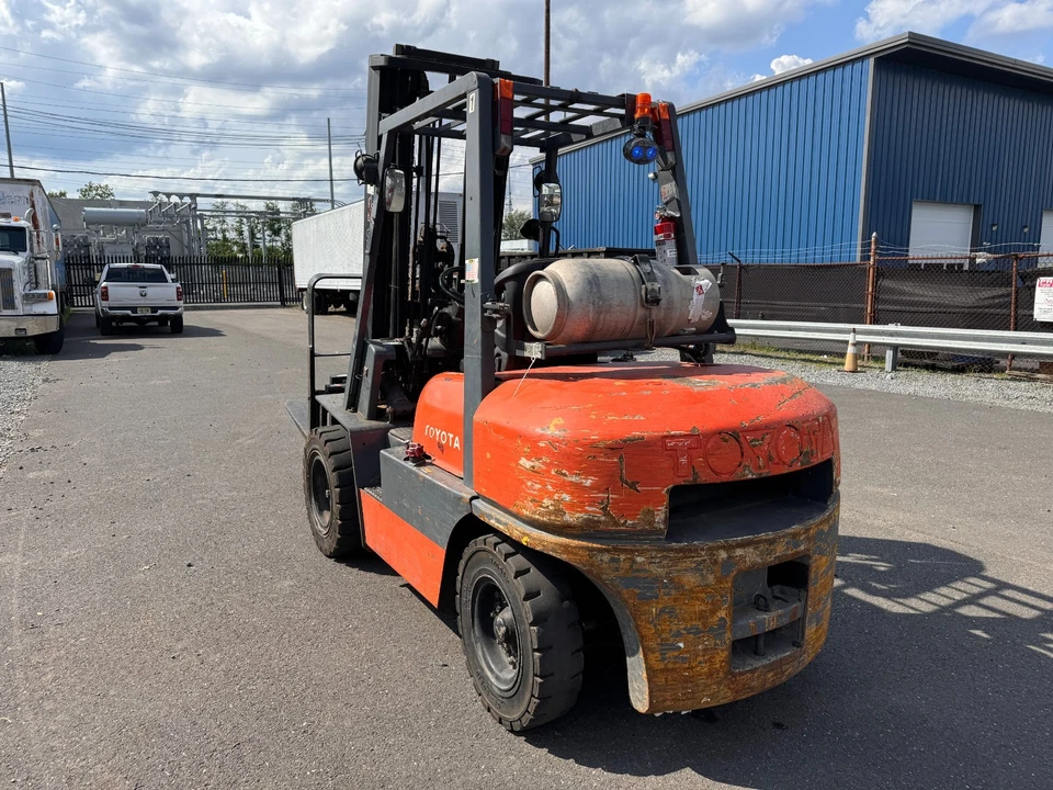 Carretilla elevadora Toyota 52-6FGU35 2018 6200 lb 13390 horas Foto 3 de 4