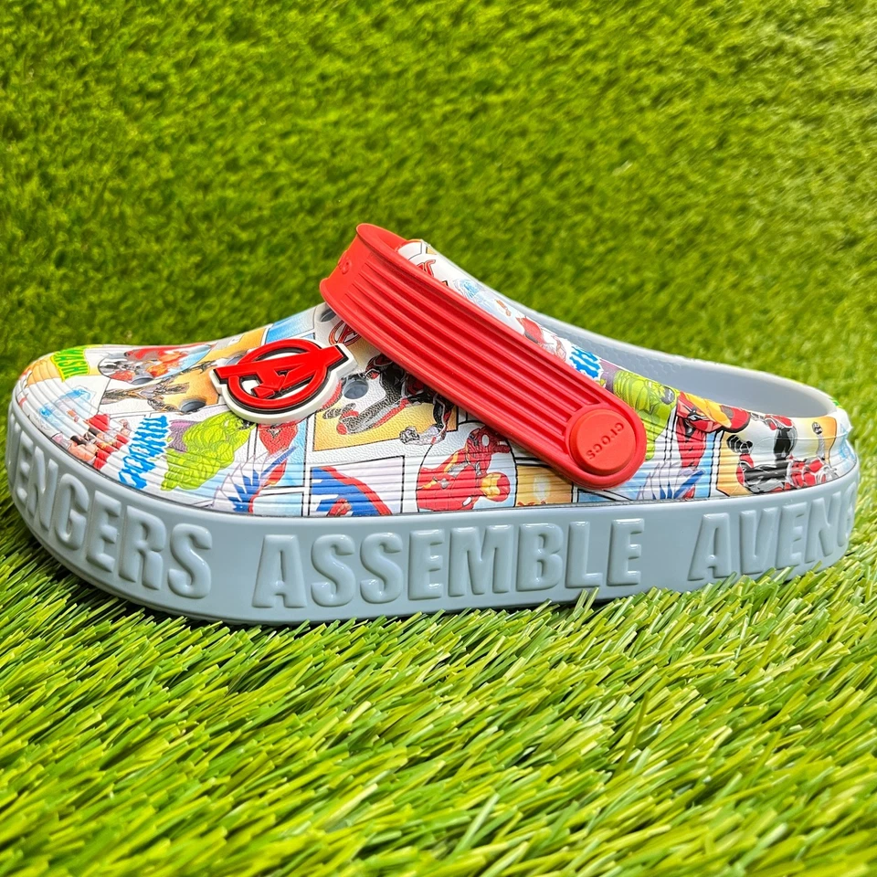 Zueco Crocs Avengers Fuera de la Cancha Niños Talla 1Y Rojo Playa Caminar Sandalias Sin Cordones Foto 3 de 4