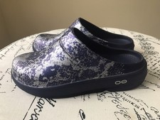 OOfos OOcloog Clogs Women's 6 Navy Blue Geometric Slip-On Round Toe Comfort