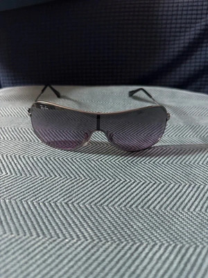 Ray-Ban JR JR9507S Mädchen/Damen Sonnenbrille Top mit Schutztasche