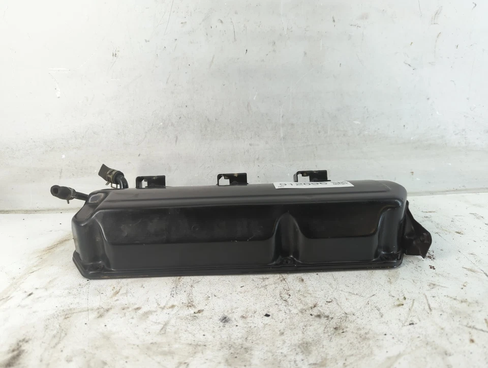 2005 Mitsubishi Galant Passenger Right Cylinder Head Valve Cover VDUZU - Image 4 of 4