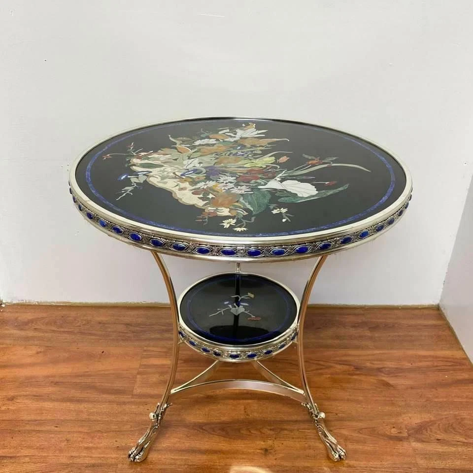 Par de mesa antigua redonda de dos niveles con patas de pata de gueridón de mármol negro azul lapislázuli Foto 3 de 4