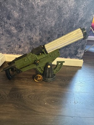 Deluxe Reading Defender Dan Machine Gun 1964