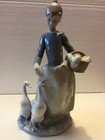 LLADRO VINTAGE FIGURINE - GIRL WITH BASKET FEEDING DUCKS # 1306 — photo 1