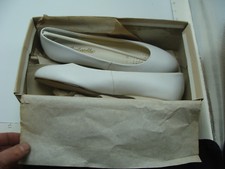 original store stock shoes -- COMFORTABLES white ROXY 8W in box