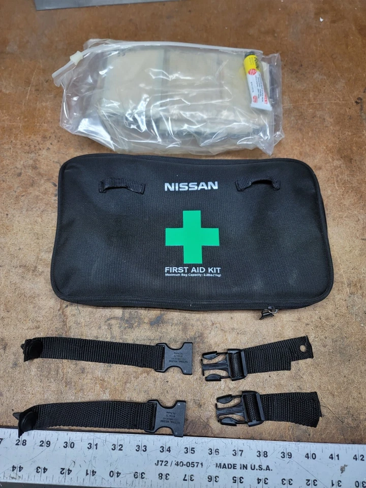Nissan Xterra 999210EA00B 2000-2015 kit primeros auxilios OEM 999210 EA00B con correas Foto 2 de 4
