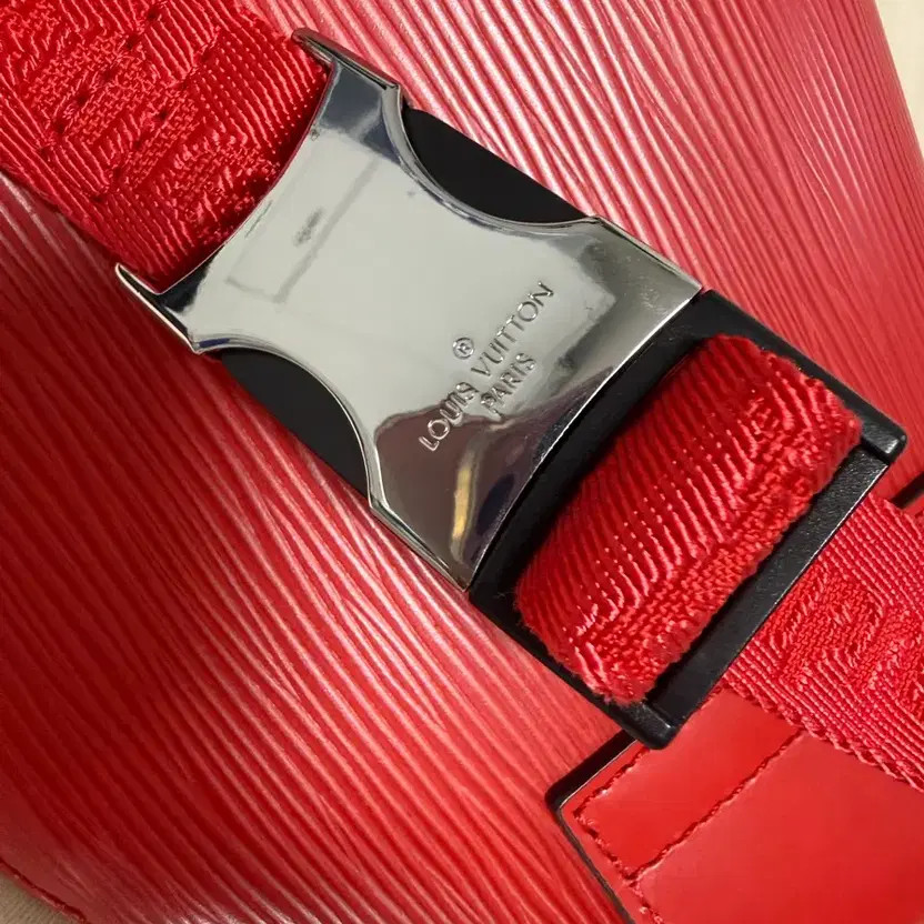 Louis Vuitton x Supreme Epi Bumbag - Authentic, Pre-Owned thumbnail 6