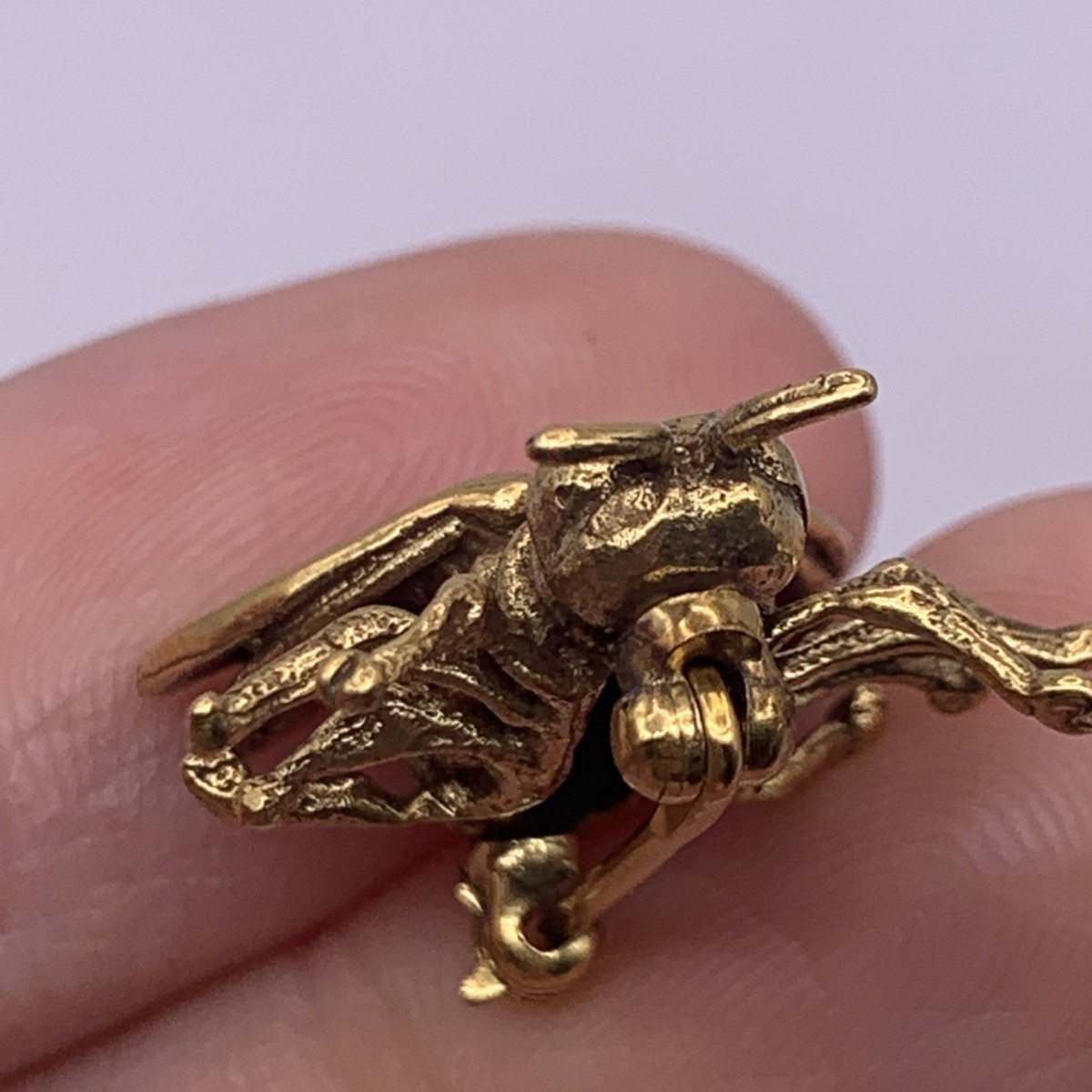 1982 MMA Bee Pin Gold Tone Metropolitan Museum Art Brooch View 6