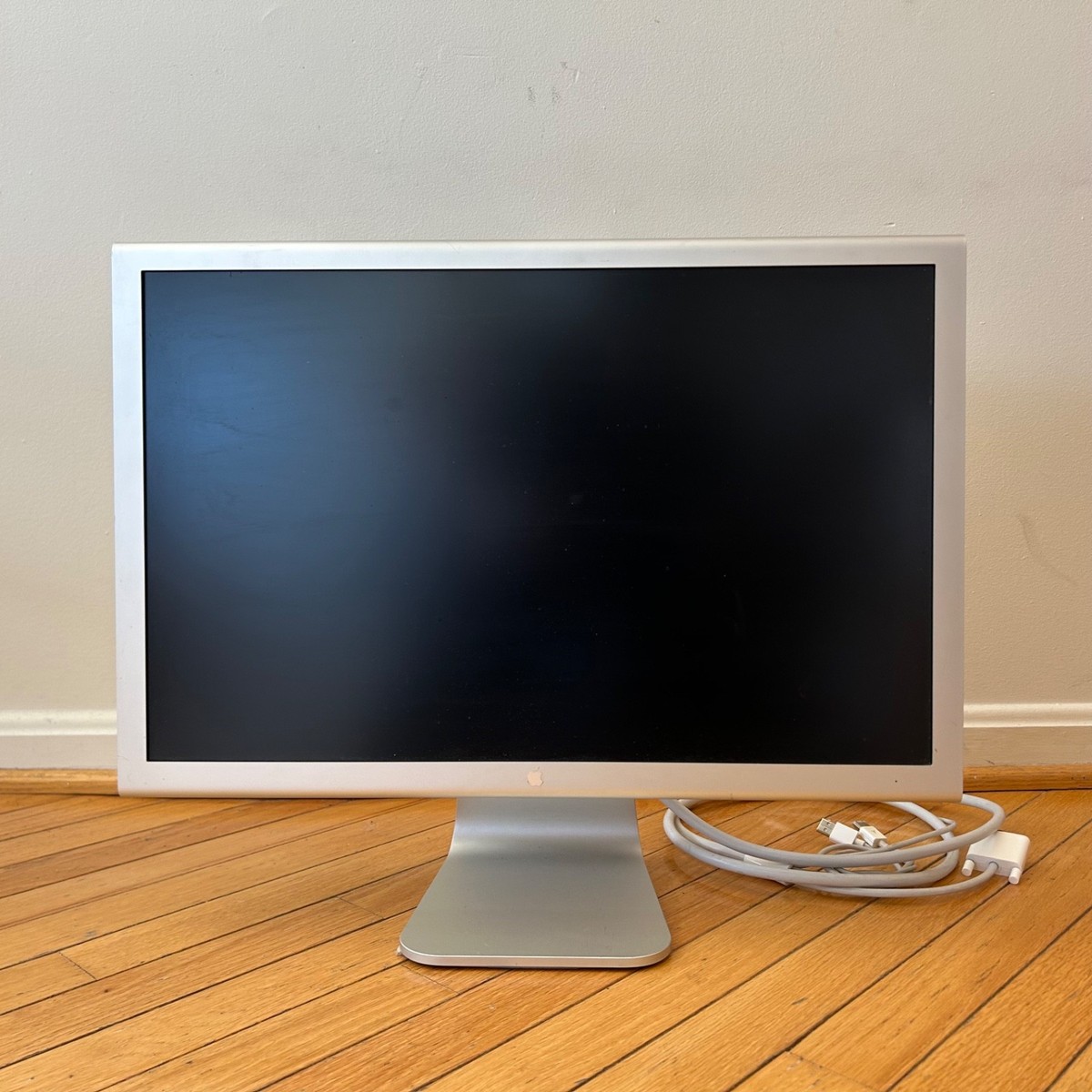Apple Cinema Display 23 inch M9178LL/A – DVI – A1082 – Works Great