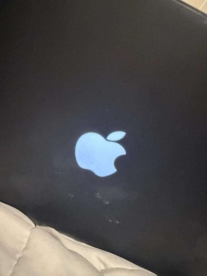 Apple Macbook Air A1466 13inch Laptop - Silver - Image 3 of 3