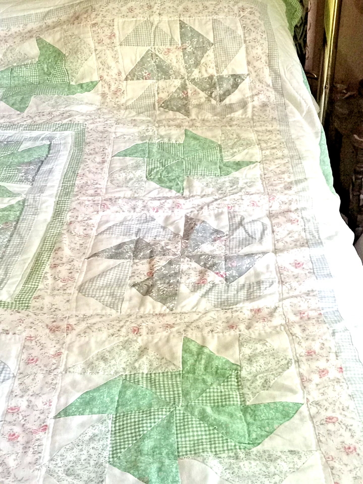 Juego de edredón Pinwheel 2 almohadas Sham 2 verde/rosa 1970 acolchado a mano núcleo de cabaña Foto 2 de 4