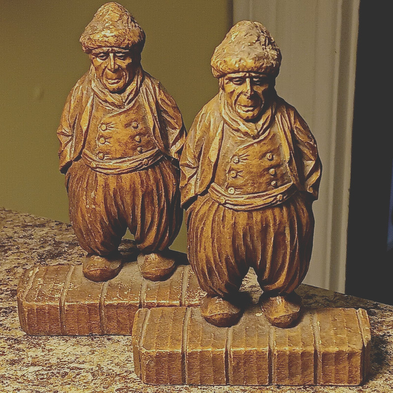 Pair of Vintage SYROCO WOOD SAD MAN HOBO FIGURES STATUES Syracuse NY no reserve