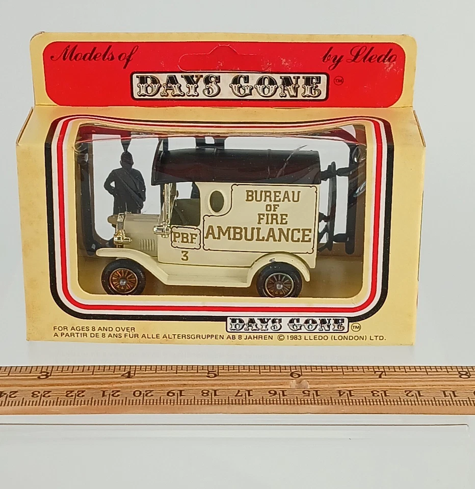 Lledo Days Gone - Bullnose Van - Bureau of Fire Ambulance - PBF 3 - Image 2 of 4