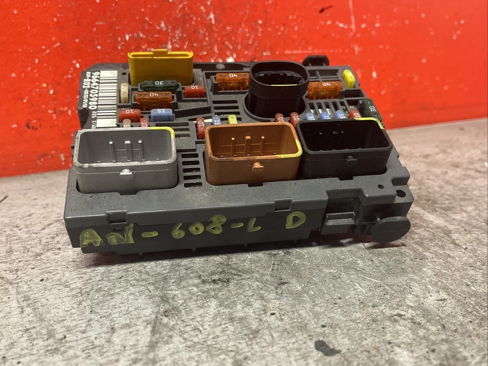 Boitier Servitude Module Relais Fusible BSM PSA R02 9664705980 Peugeot 407 SW - Immagine 4 di 4