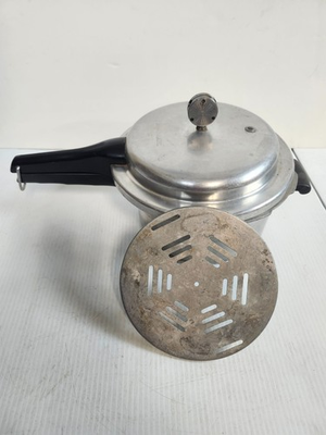 #ad Mirro Matic Authentic Aluminum Pressure Cooker Top Bottom Rack Jiggler 4 Qt $34.99