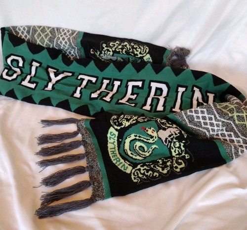 HARRY POTTER Slytherin Reversible Knit Scarf Fringe Logo Green Black - Picture 2 of 5