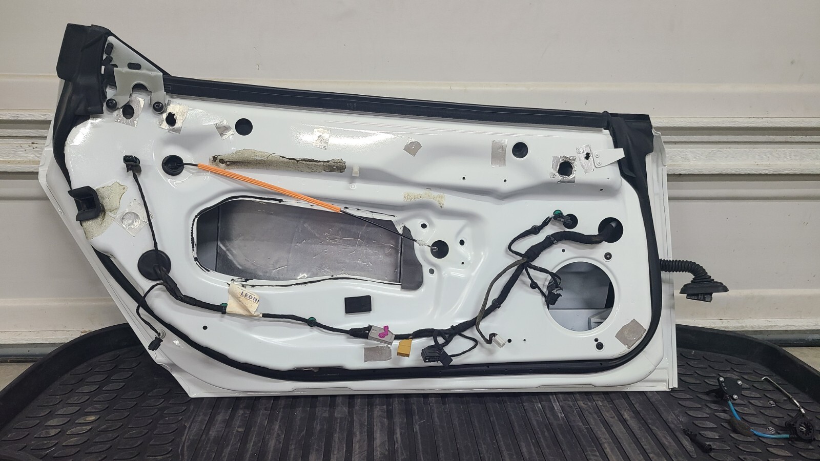 10-14 Lamborghini Gallardo LP560 Spyder Left Door SHELL (Bianco Monocerus Ly9C)