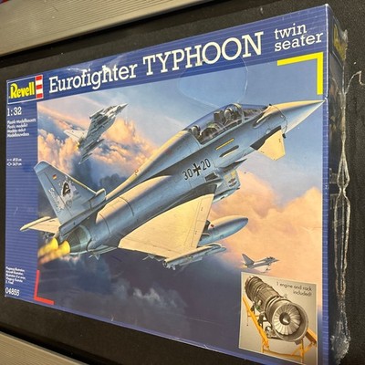 REVELL 1:32 Euro fighter TYPHOON Twin Seater with a complete Engine 04855  New