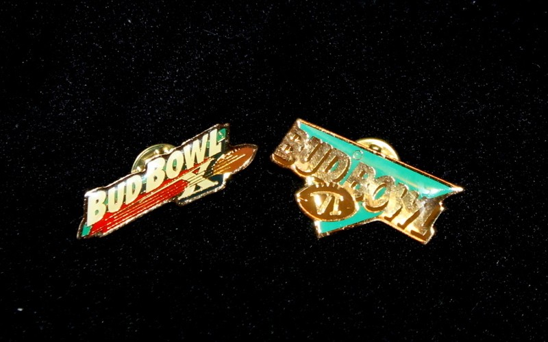 7 Vintage Budweiser Bud Bowl X Ten 2000 Super Bowl Lapel Pin & Bud Bowl 6 Lot